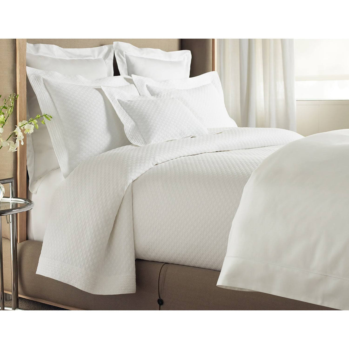 White Queen Coverlet H7693