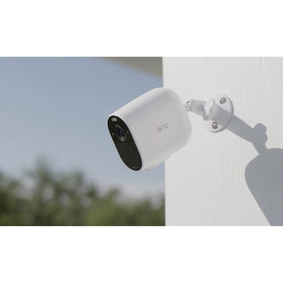 Essential XL Spotlight Camera C40752