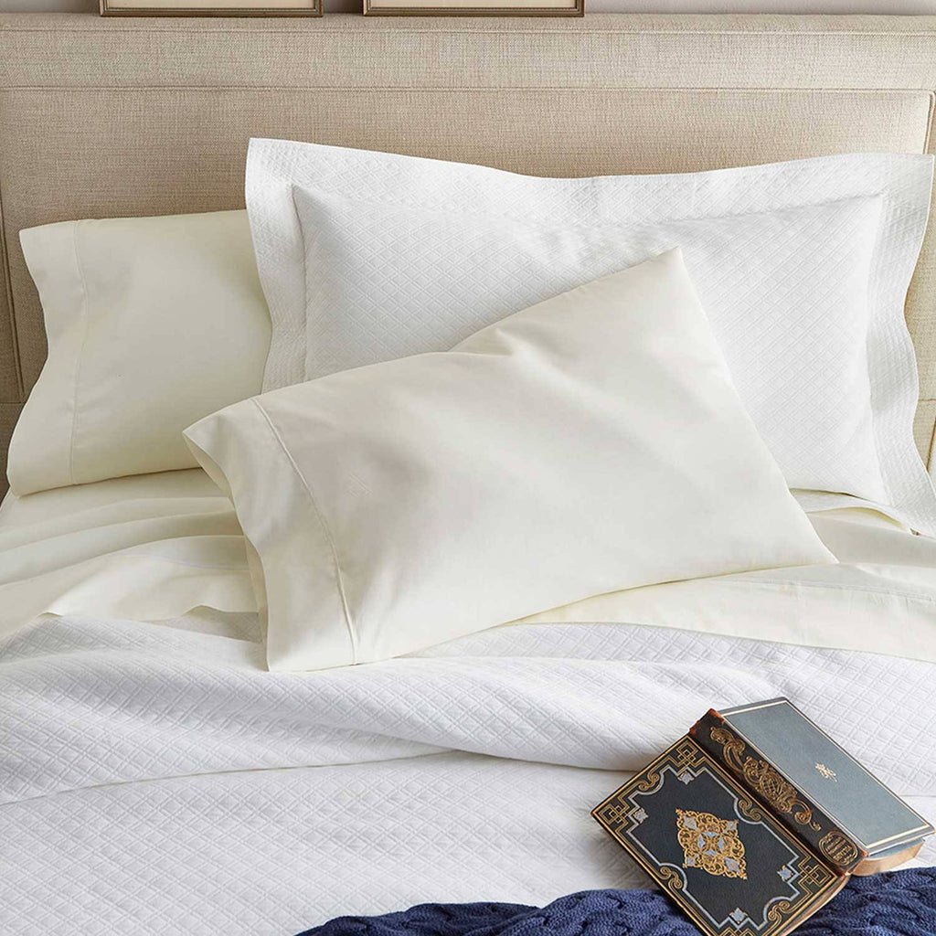 White Queen Coverlet H7693