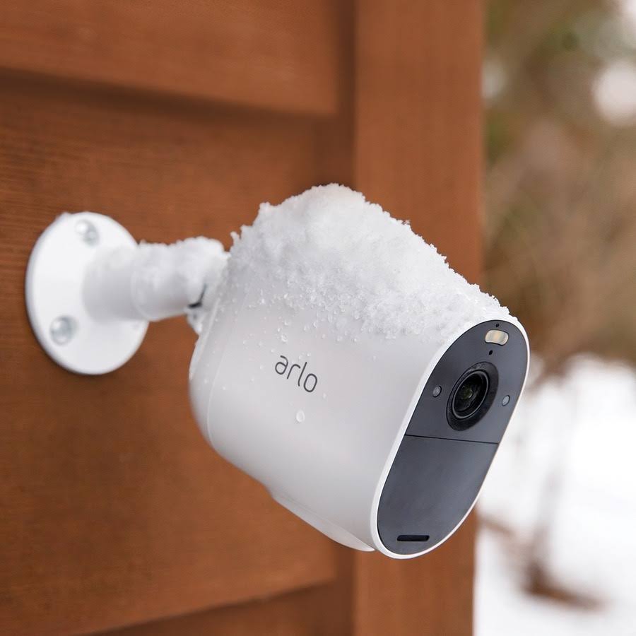 Essential XL Spotlight Camera C40752