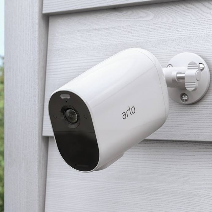 Essential XL Spotlight Camera C40752