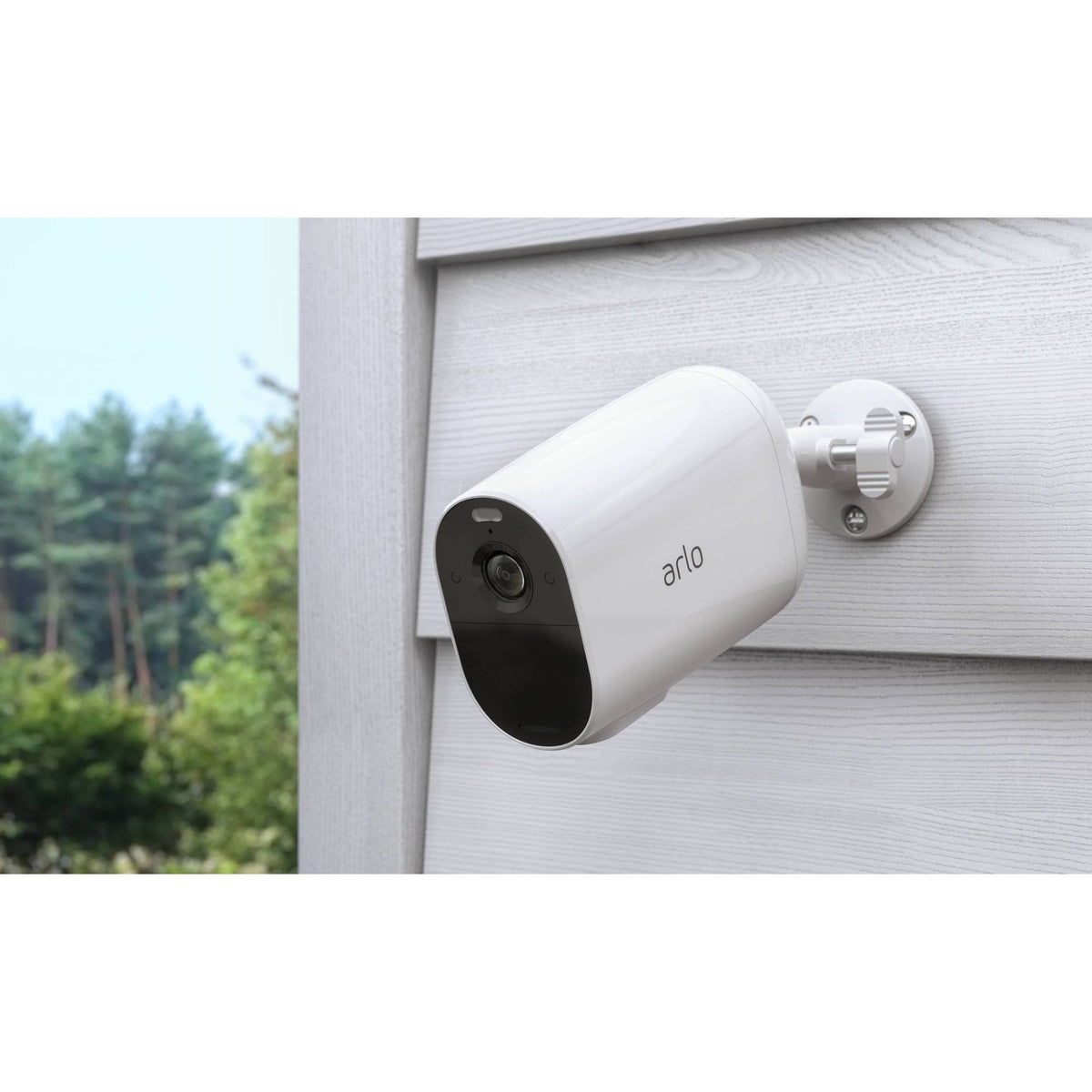 Essential XL Spotlight Camera C40752
