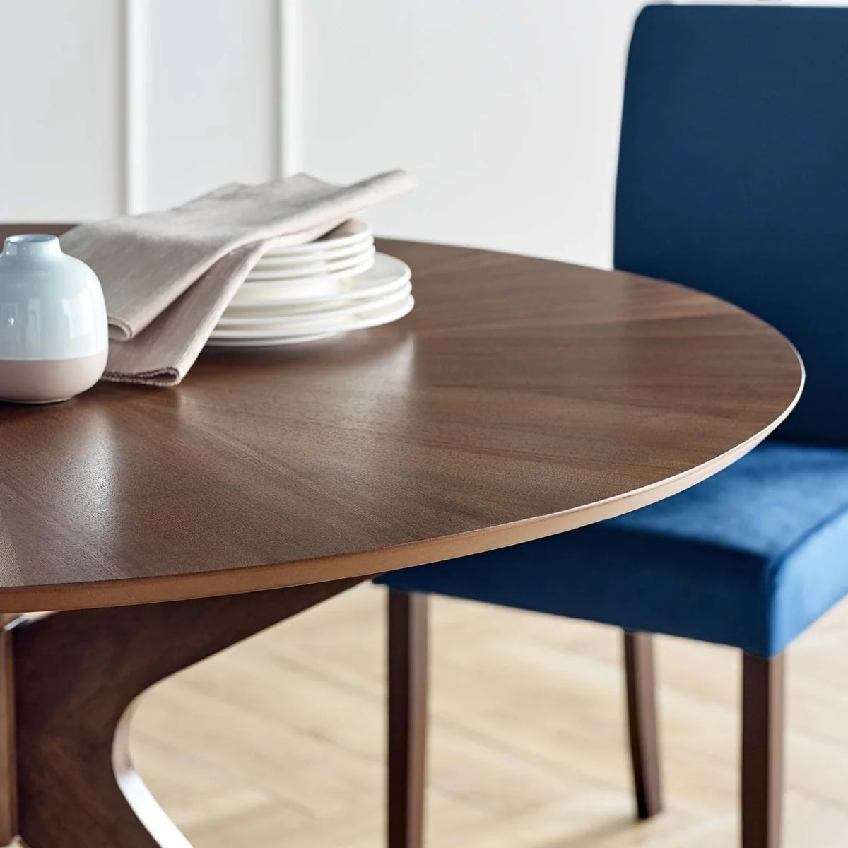 Walnut Round Wood Dining Table U4833
